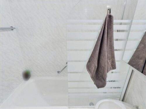 Badezimmer mit Badewanne - 