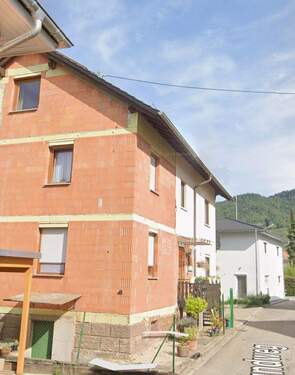 Aussen - neuer Teil - 8 Zimmer Mehrfamilienhaus, Wohnhaus in Ortenberg