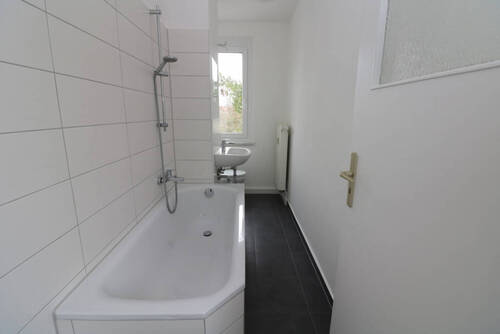 Titelbild - Für den kleinen Geldbeutel...günstige 2-RW mit Wanne!!!