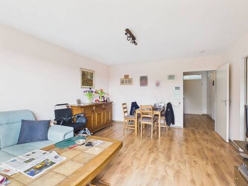 Wohnzimmer - 2 Zimmer Etagenwohnung zum Kaufen in Remscheid