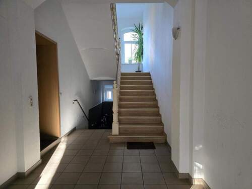 Treppenhaus - 2 Zimmer Etagenwohnung in Erfurt