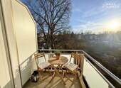kleiner Balkon virtuell möbliert - 2 Zimmer Etagenwohnung in Augsburg