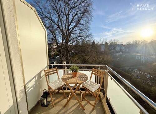 kleiner Balkon virtuell möbliert - 2 Zimmer Etagenwohnung in Augsburg