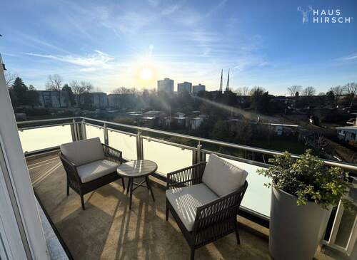 großer Balkon virtuell möbliert - 