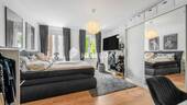 1. OG Schlafzimmer 1 - 