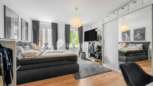 1. OG Schlafzimmer 1 - 