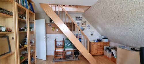 Zimmer mit Aufgang zum DG - 