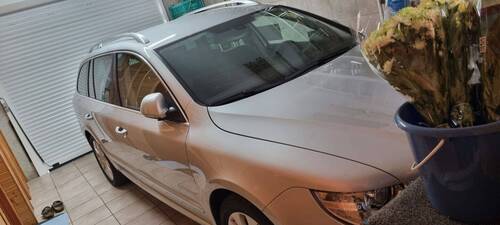 Garage mit E-Tor - 