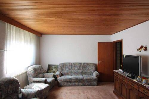 EG Wohnzimmer mit Zugang zum Bad - 