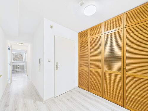 Flur / Eingangsbereich - 2 Zimmer Etagenwohnung zur Miete in Unterhaching