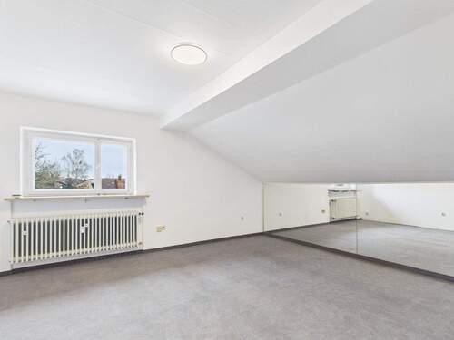 Wohnzimmer - 2 Zimmer Etagenwohnung in Unterhaching