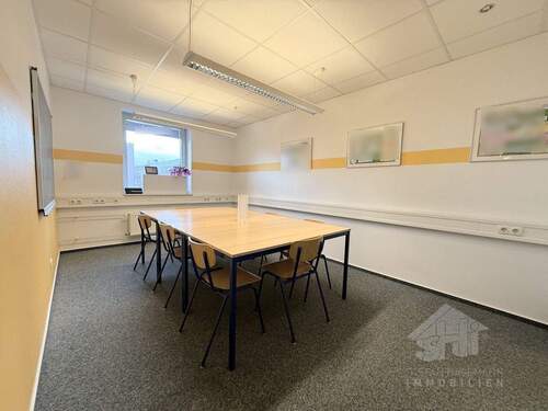 Raum 2 - Büro mit 123,00 m&sup2; in Henstedt-Ulzburg zur Miete