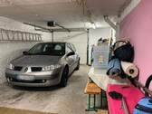 große Garage mit elektr. Garagentor - 