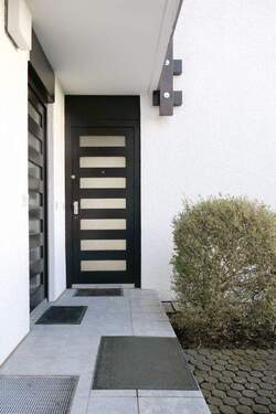 02-eigener Eingang - 2 Zimmer Etagenwohnung zum Kaufen in Bad Tölz