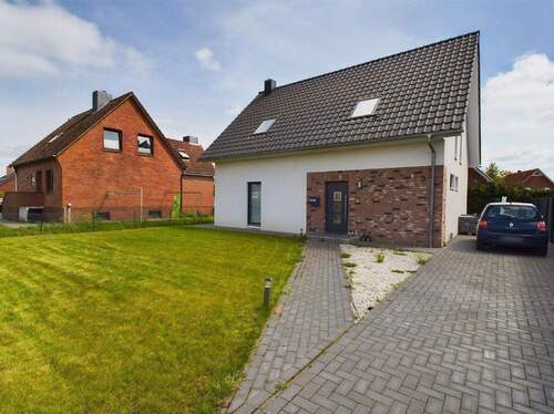 Ansicht - hochwertiges 4-Zimmer-Einfamilienhaus von 2021 in familienfreundlicher Wohnlage