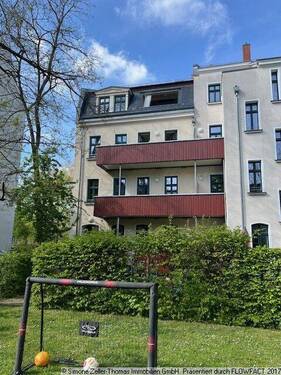 Blick aus dem Garten auf das Haus - 