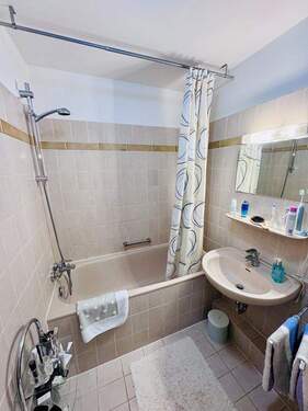 gepflegtes Badezimmer - 