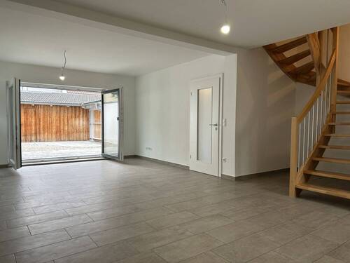 Grooooßzügiges Wohnen - Pflegeleichte Immobilie - moderne Doppelhaushälfte im unteren Vilstal