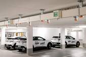 Carsharinganbieter in der Tiefgarage - 