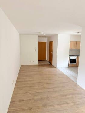 Sicht Wohnungstüre - 1 Zimmer Etagenwohnung zur Miete in Königsfeld im Schwarzwald