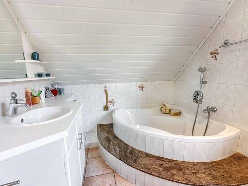 Badezimmer im Obergeschoss - 