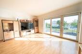 Wohnzimmer - Moderne 2-ZKB mit Balkon, EBK & Stellplatz in kleinem Wohnhaus