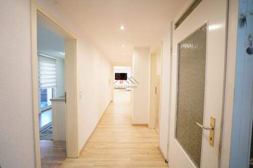 Flur - 7 Zimmer Einfamilienhaus zum Kaufen in Tuttlingen / Nendingen