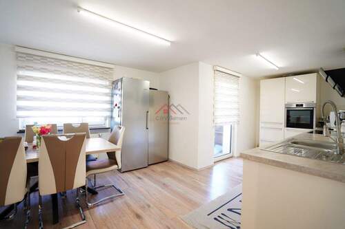 Küche mit Balkonzugang - Einfamilienhaus mit 202,00 m&sup2; in Tuttlingen / Nendingen zum Kaufen