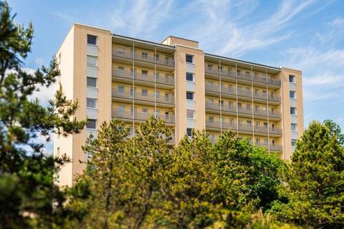 Hausrückseite mit Laubengängen - Etagenwohnung mit 42,80 m&sup2; in Sankt Peter-Ording / Bad Sankt Peter zum Kaufen