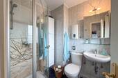 Badezimmer mit Fenster - 