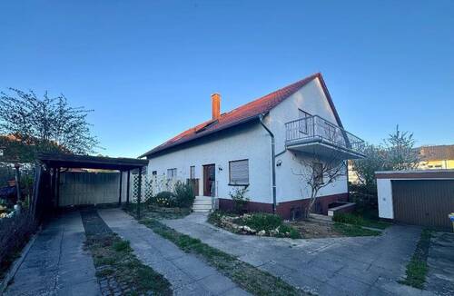 Hausansicht - Familienfreundliches Doppelhaus mit viel Potenzial