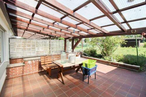Überdachte Terrasse - 5 Zimmer Reihenmittelhaus zum Kaufen in Bad Salzdetfurth