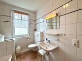 Badezimmer mit Fenster - 