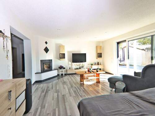 EG Kamin im Wohnzimmer - 