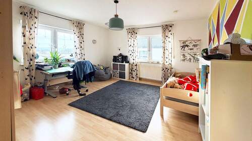 Wohnzimmer - 4 Zimmer Etagenwohnung zur Miete in Neumarkt in der Oberpfalz / Rittershof