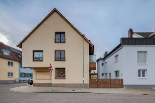 Außenbild - Sanierungsbedürftige 3-Zimmer-Wohnung mit viel Gestaltungspotenzial in zentraler Lage