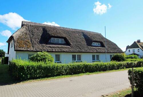 Bild 1 - Haus unter Rohrdach mit großem Grundstück und zusätzlicher Bauvoranfrage