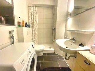 Dusche, WC und Waschbecken, was braucht man mehr im Bad ? - 