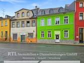 Straßenansicht - zwei Wohnungen bezugsbereit, mit Nachbarhaus- vielseitiges Entwicklungspotenzial (A1697)