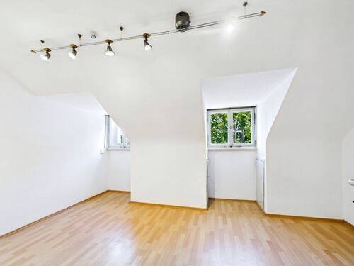 Wohnzimmer - 2 Zimmer Etagenwohnung in Stuttgart