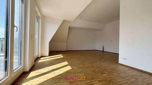 offener Wohn- und Essbereich mit Blick auf die Küche - 