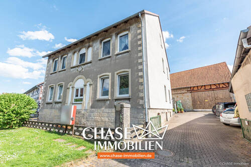 Außenansicht - Vollvermietetes Dreifamilienhaus mit großflächiger Scheune - Wohnen und Arbeiten in Thüste!