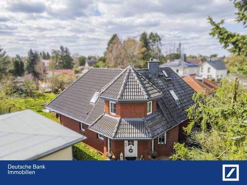Blick auf das Haus - Immobilie mit Potential - großes Grundstück mit attraktivem Haus und weiterer Baufläche