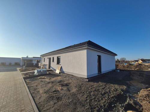 Außenansicht - 4 Zimmer Bungalow zur Miete in Löbnitz