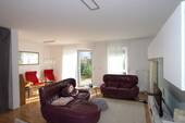 Wohnzimmer mit Terrasse - 5 Zimmer Reihenmittelhaus zum Kaufen in Groß-Umstadt