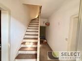 Treppenhaus EG - 6 Zimmer Mehrfamilienhaus, Wohnhaus zum Kaufen in Neunkirchen/Saar