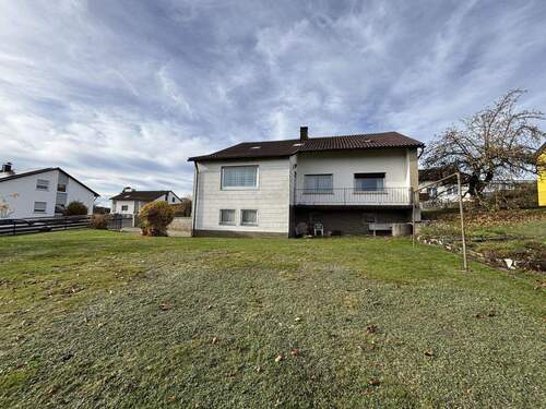 Haus und Garten - 7 Zimmer Einfamilienhaus in Oberviechtach