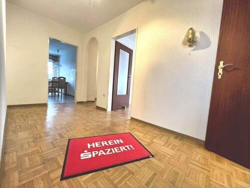 Die warme Atmosphäre sorgt dafür, dass man sich sofort zuhause fühlt - Unerwarteter Wohnkomfort - 89.000,00&nbsp;EUR Kaufpreis, ca.&nbsp; 66,10&nbsp;m&sup2;&nbsp;Wohnfl&auml;che