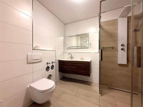 Bad. - 2 Zimmer Etagenwohnung zur Miete in Queis