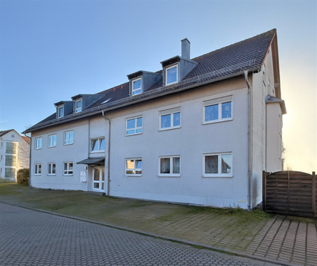 Hausansicht Stellplätze - 